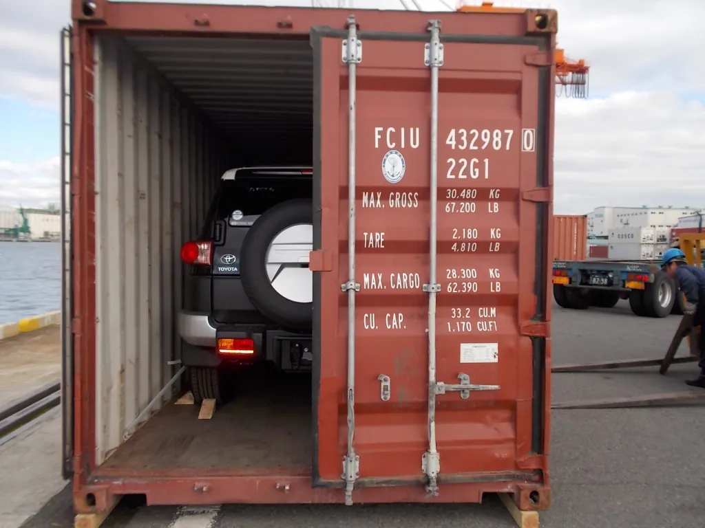 Car-loaded-in-container-to-ship-from-Japan